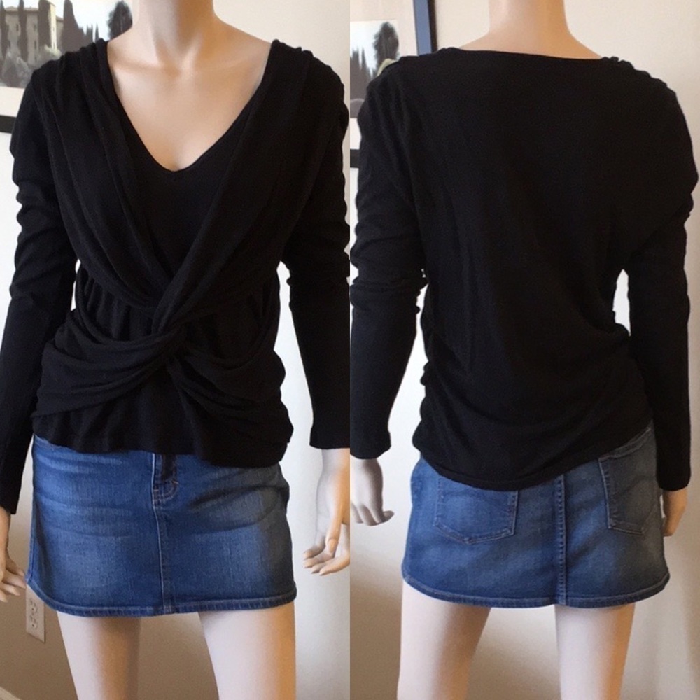 Moda International VS Black Twisted Front Sweater. Size L. P3/A871/3